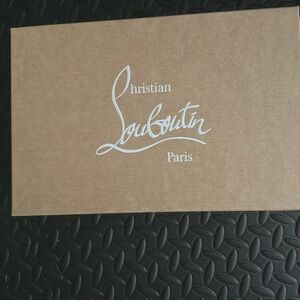 Christian Lou boutin box